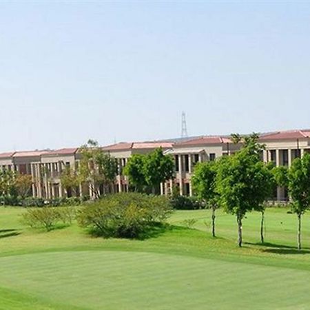 Lemon Tree Hotel, Tarudhan Valley, Manesar Gurgaon Extérieur photo