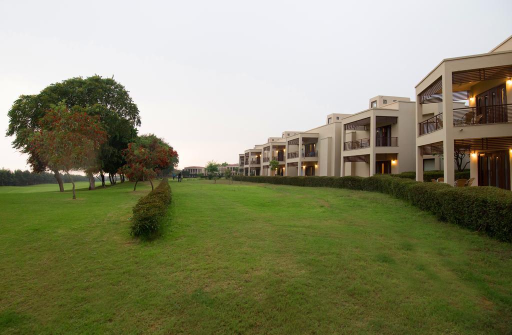 Lemon Tree Hotel, Tarudhan Valley, Manesar Gurgaon Extérieur photo