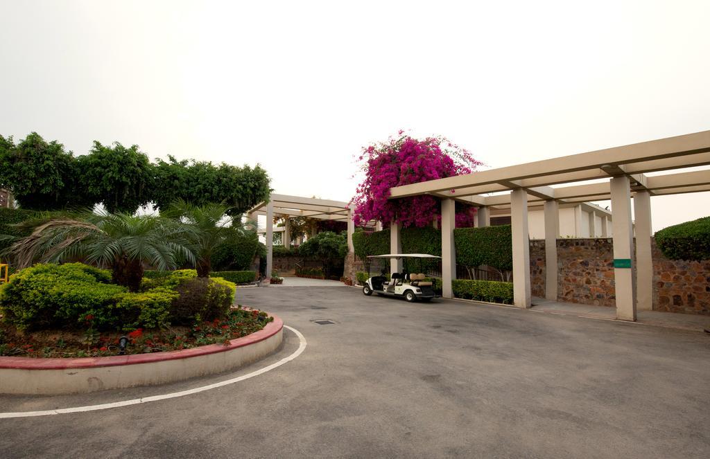 Lemon Tree Hotel, Tarudhan Valley, Manesar Gurgaon Extérieur photo