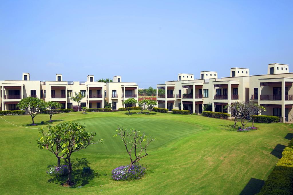 Lemon Tree Hotel, Tarudhan Valley, Manesar Gurgaon Extérieur photo