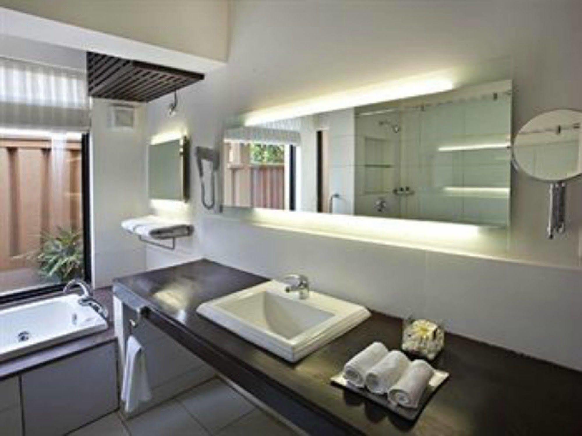 Lemon Tree Hotel, Tarudhan Valley, Manesar Gurgaon Extérieur photo