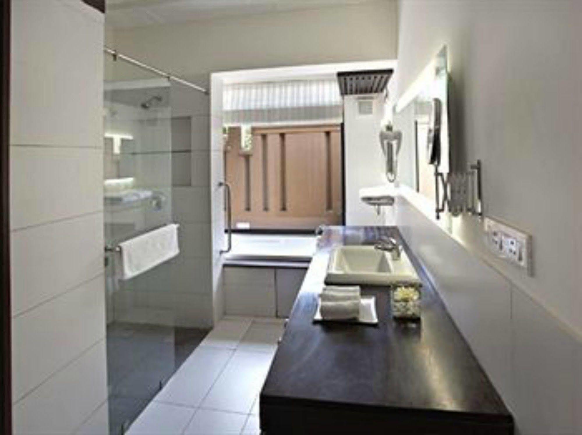 Lemon Tree Hotel, Tarudhan Valley, Manesar Gurgaon Extérieur photo