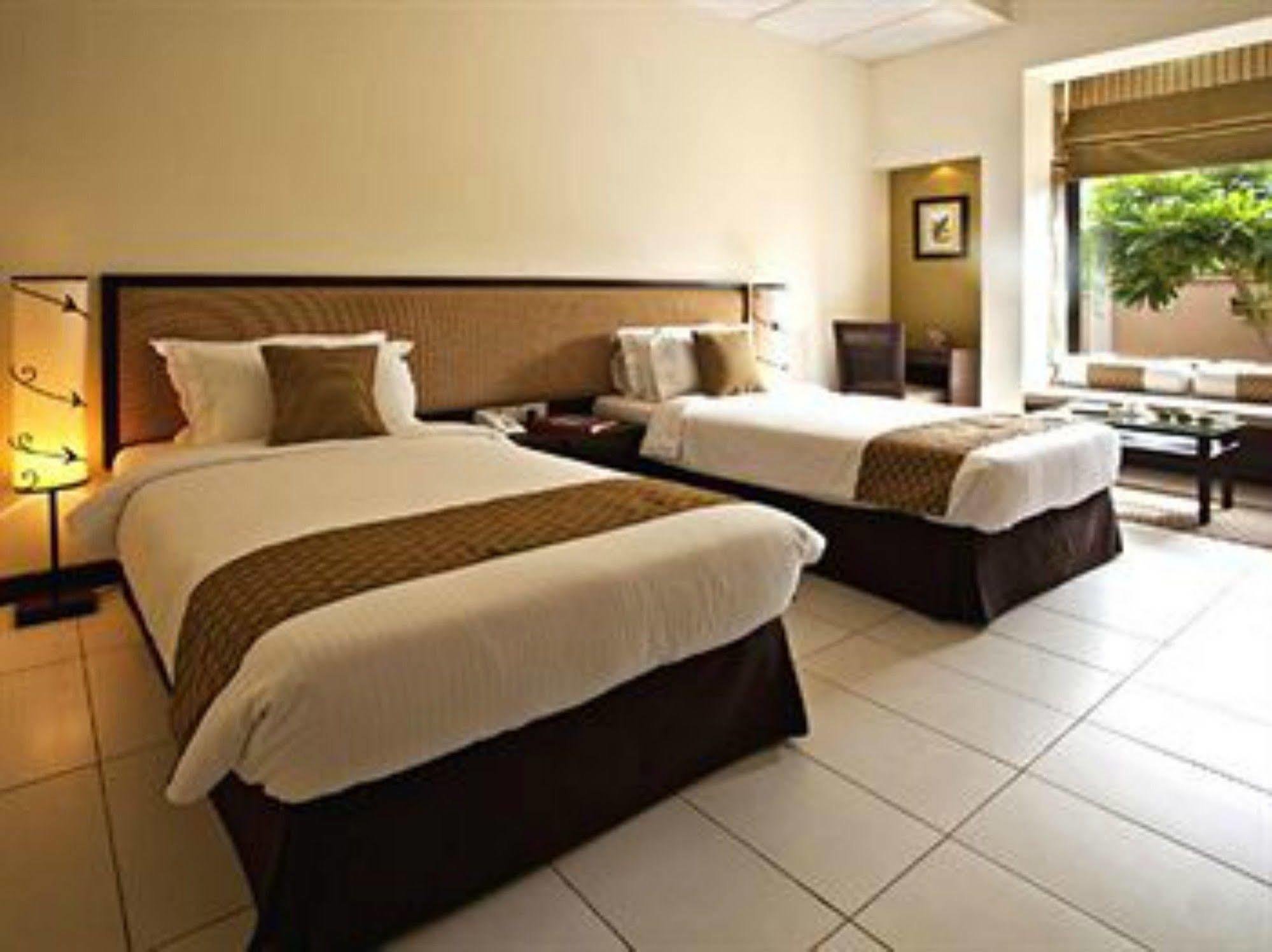 Lemon Tree Hotel, Tarudhan Valley, Manesar Gurgaon Extérieur photo