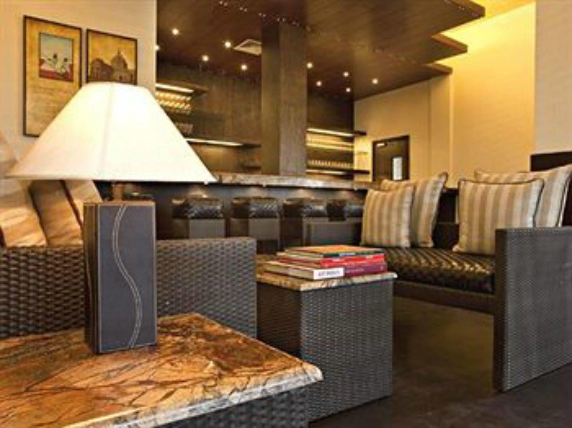 Lemon Tree Hotel, Tarudhan Valley, Manesar Gurgaon Extérieur photo