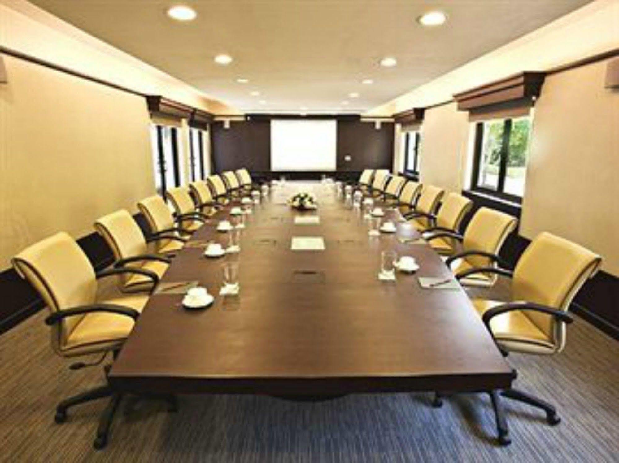 Lemon Tree Hotel, Tarudhan Valley, Manesar Gurgaon Extérieur photo