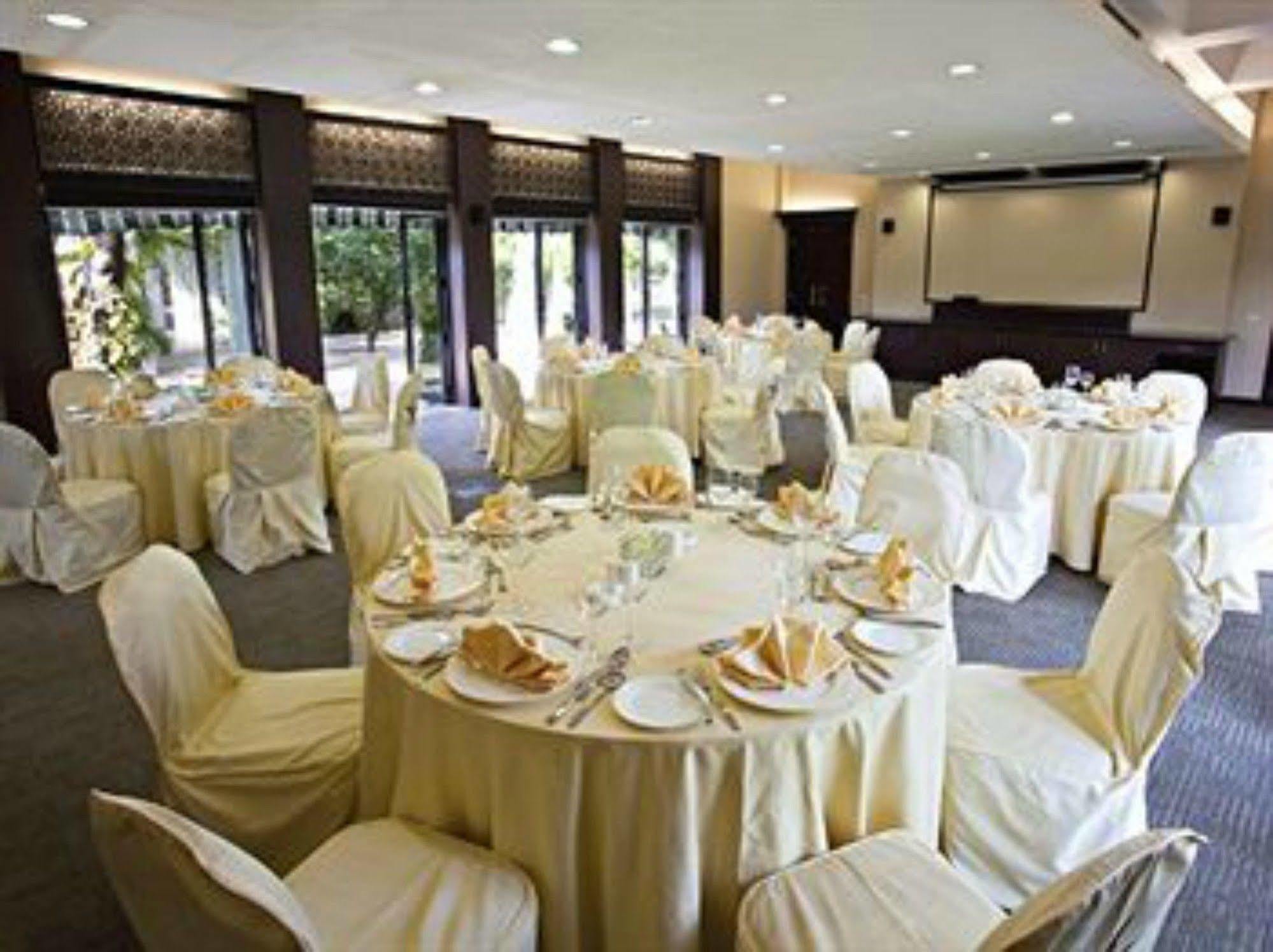 Lemon Tree Hotel, Tarudhan Valley, Manesar Gurgaon Extérieur photo