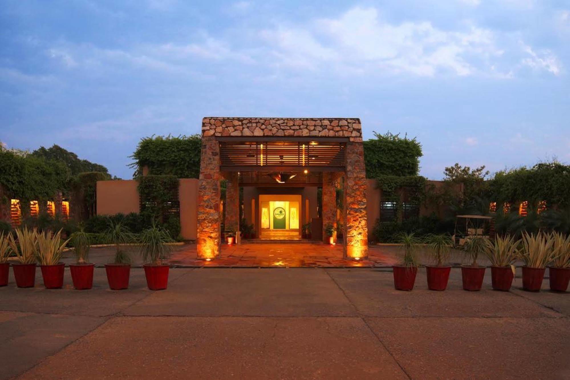 Lemon Tree Hotel, Tarudhan Valley, Manesar Gurgaon Extérieur photo