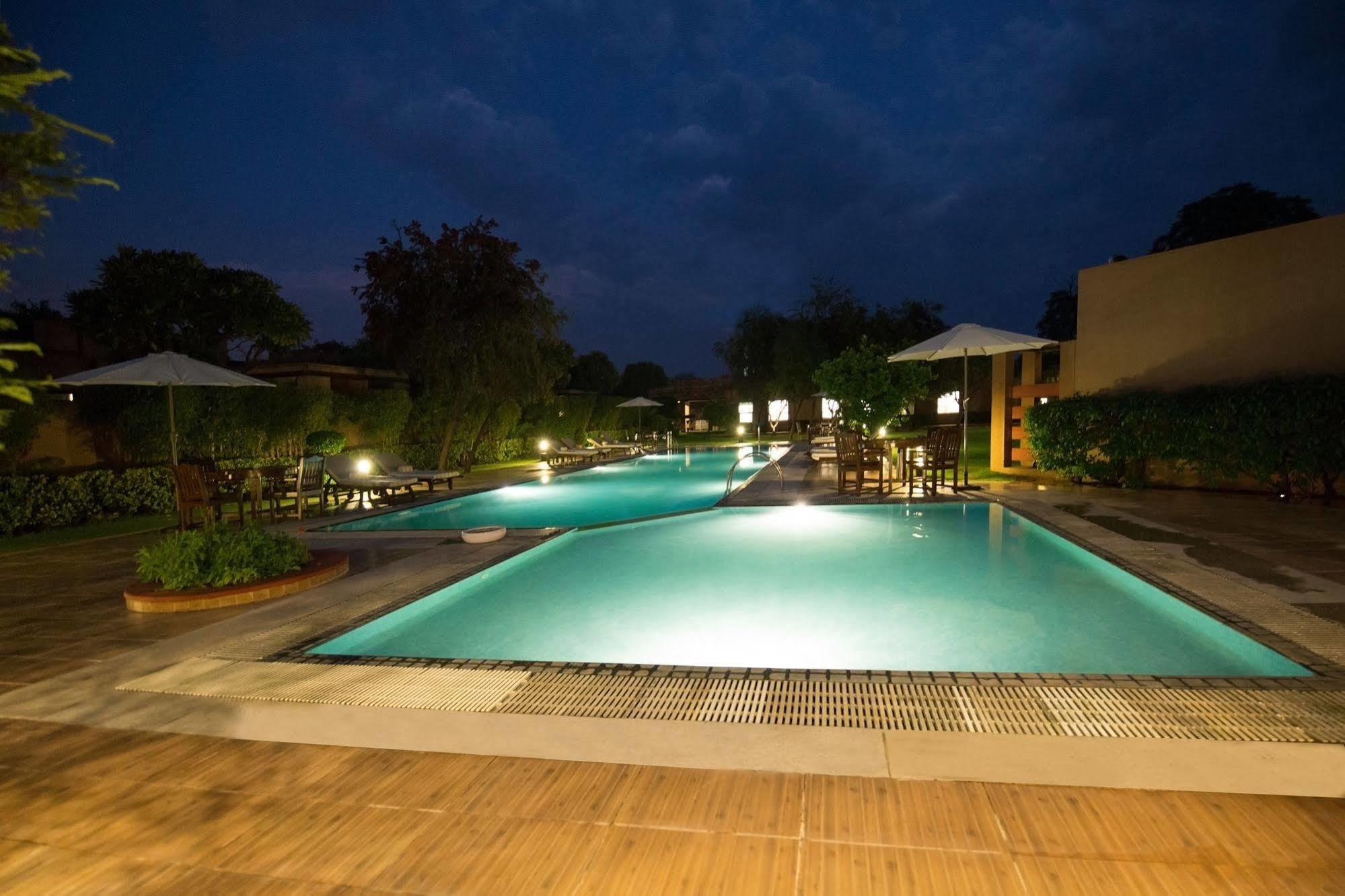 Lemon Tree Hotel, Tarudhan Valley, Manesar Gurgaon Extérieur photo