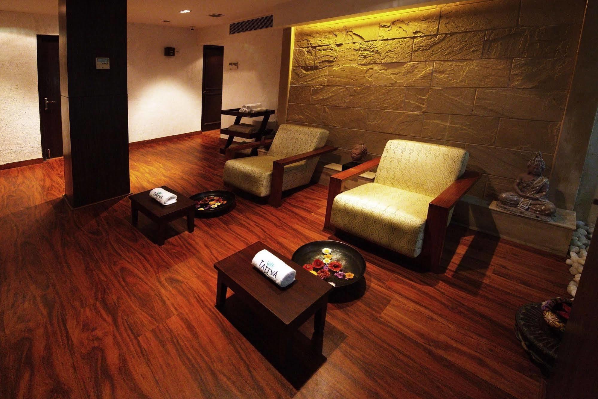 Lemon Tree Hotel, Tarudhan Valley, Manesar Gurgaon Extérieur photo