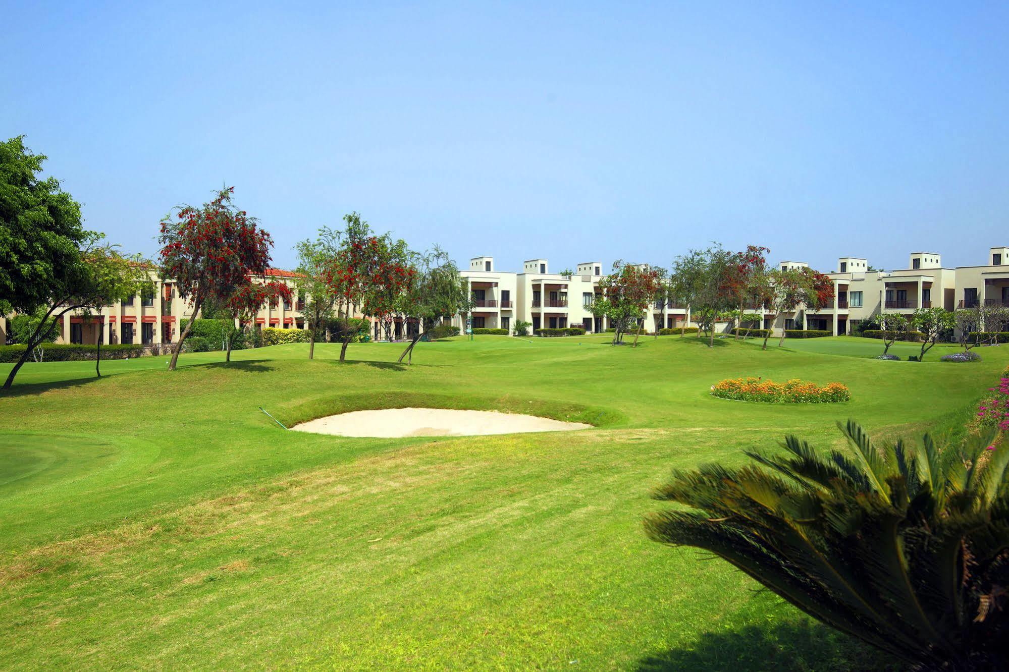 Lemon Tree Hotel, Tarudhan Valley, Manesar Gurgaon Extérieur photo
