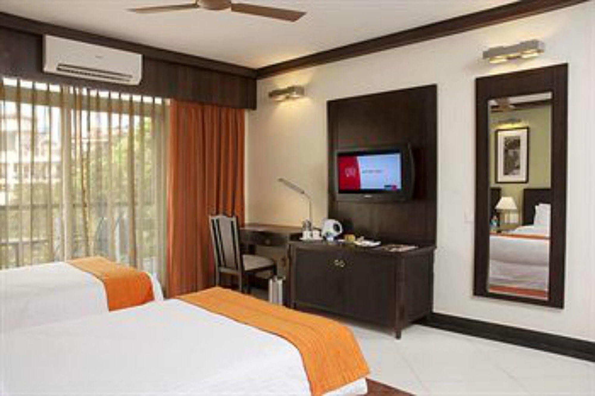 Lemon Tree Hotel, Tarudhan Valley, Manesar Gurgaon Extérieur photo